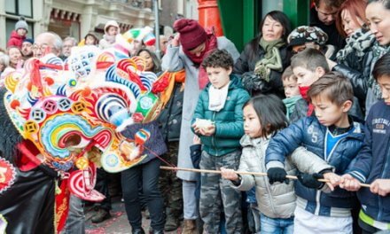 Geel van buiten, wit van binnen
